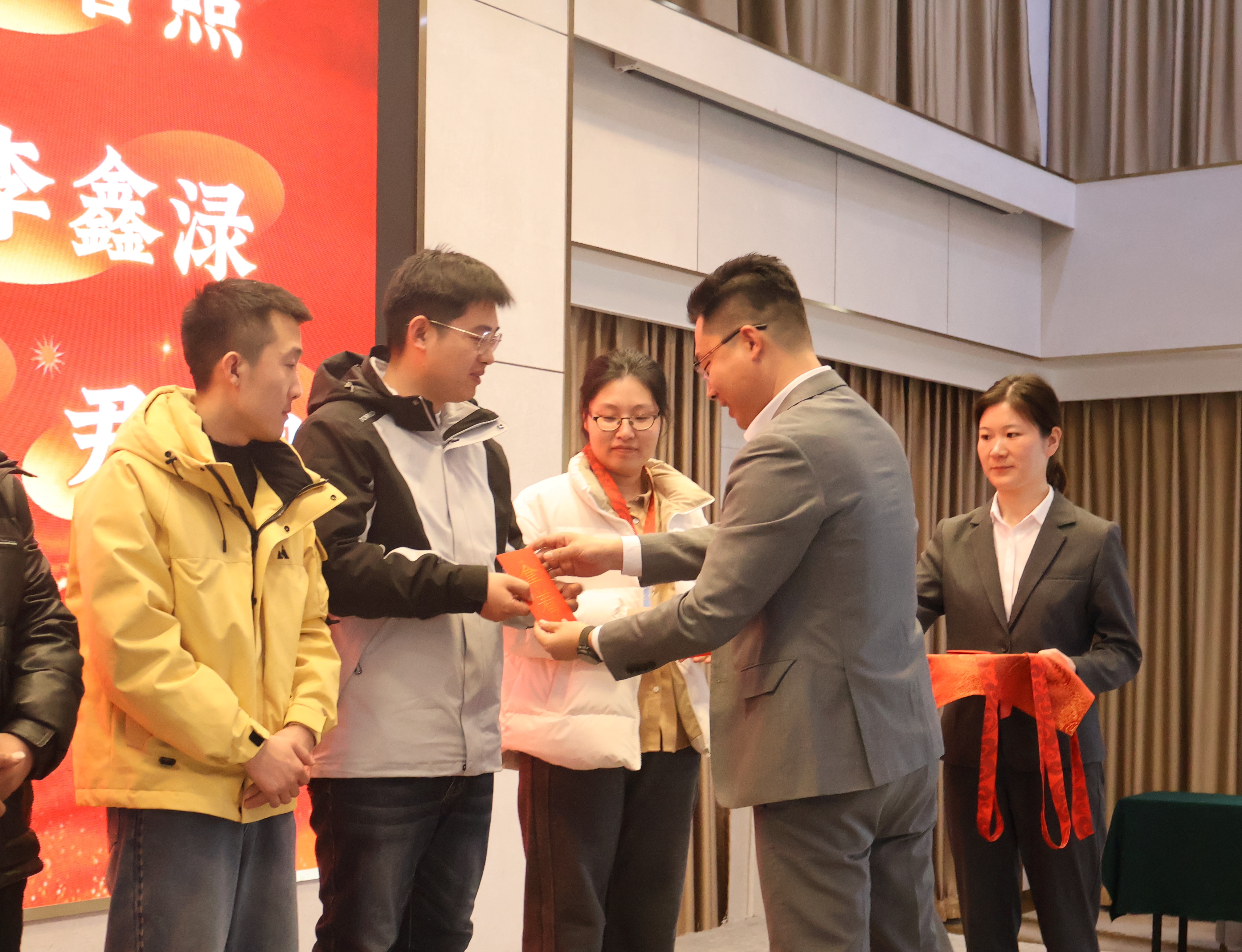 東宏?yáng)|升2025年年會(huì)頒獎(jiǎng)儀式